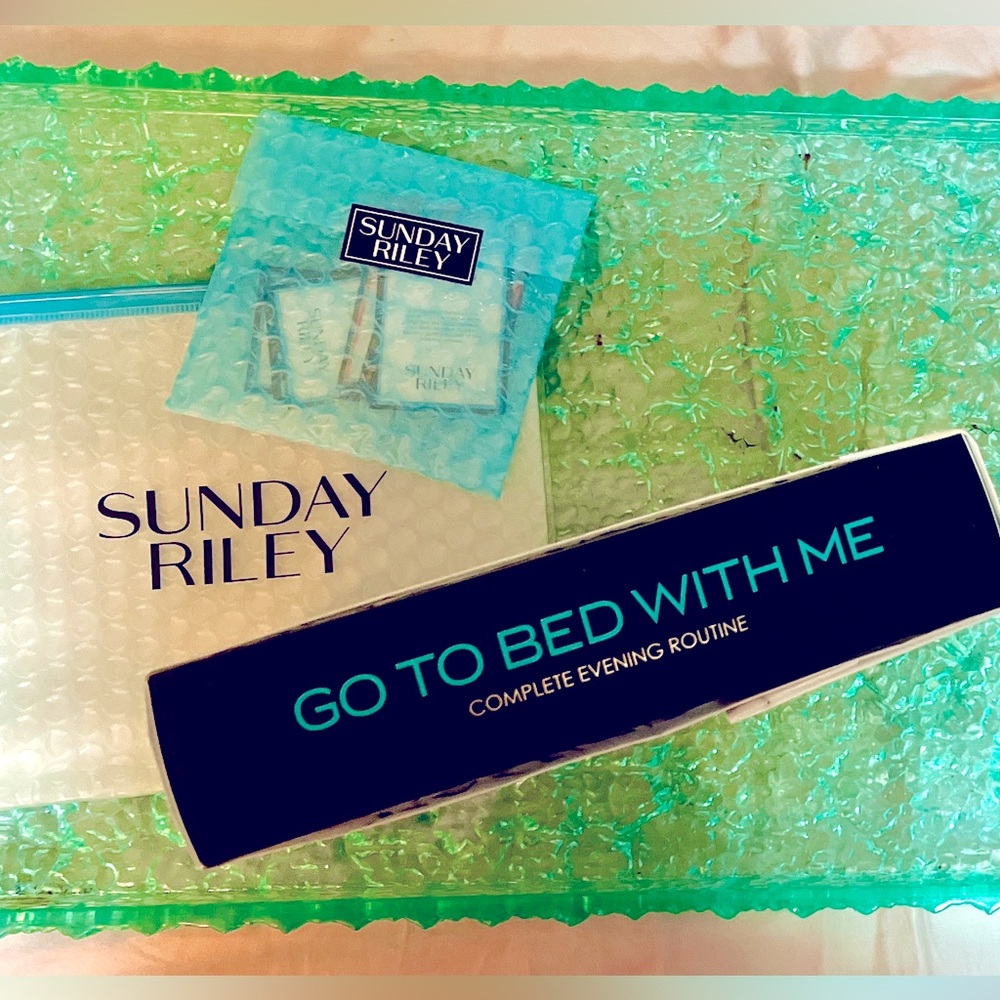 NEW Sunday Riley 
Go to Bed with Me Kit
w Samples + zippered pouch